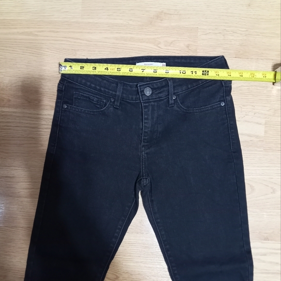 Levi's black 711 skinny jeans. Size 26. EUC. - Picture 5 of 8